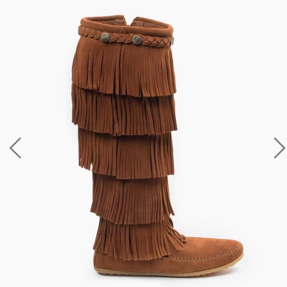 Minnetonka 5 Layer Fringe Boots - Picture 1 of 3